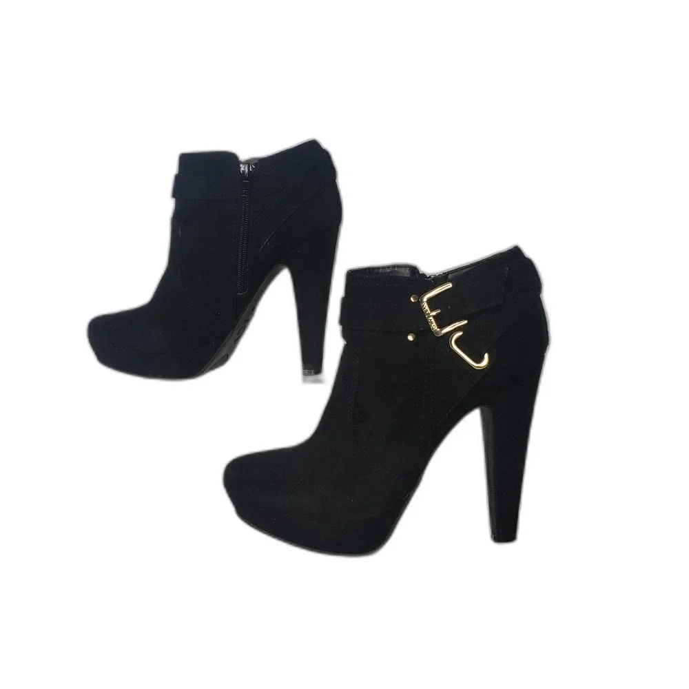 G BY GUESS GGDARLYNG2 Black Heeled Faux Suede Boots Booties Womens Size 7.5